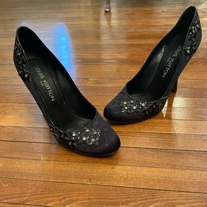 Louis Vuitton Black heels size 38. Made in Italy. Lovely detail. Authentic LV